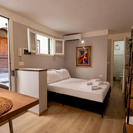 Tuscan Tempo Elegant Escape Near Pontevecchio Apartment